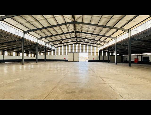 2,100M² WAREHOUSE TO LET IN DUNCANVILLE