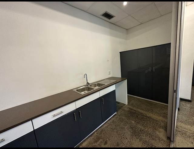 1,000M² OFFICE TO LET IN WOODSTOCK