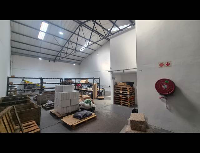 320M² WAREHOUSE TO LET IN KILLARNEY GARDENS