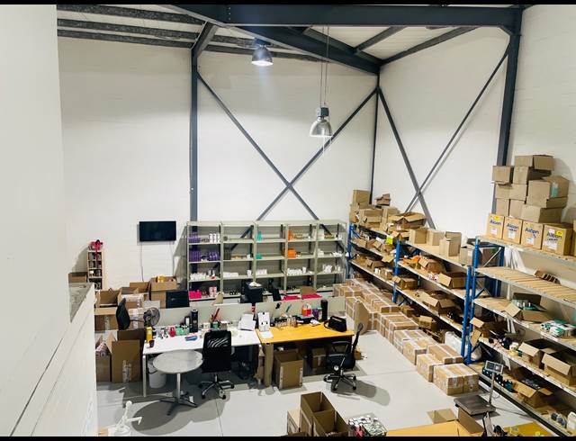 275M² WAREHOUSE RENTED IN WESTLAKE