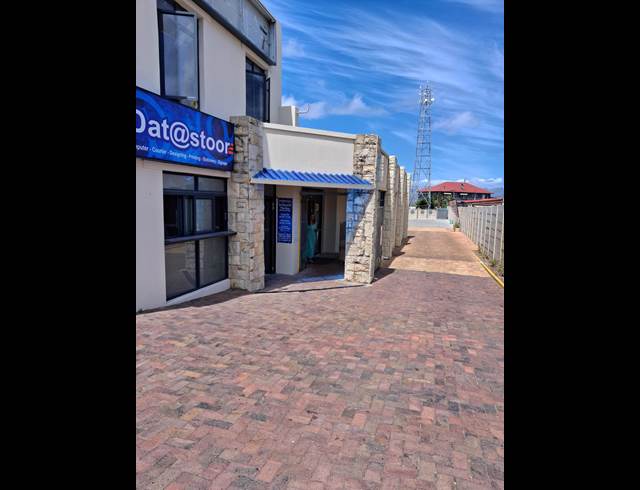 185M² BUSINESS CENTRE TO LET IN KLEINMOND CENTRAL