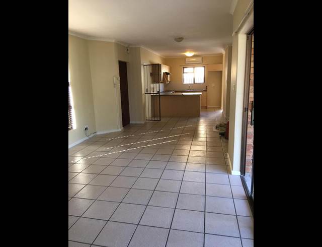 3 BEDROOM PROPERTY TO RENT IN UITZICHT