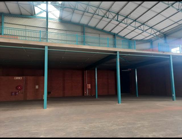 2,270M² WAREHOUSE TO LET IN POMONA