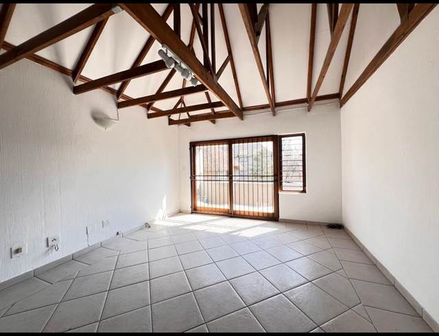 2 BEDROOM PROPERTY TO RENT IN SUNNINGHILL