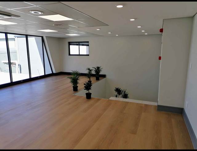 428M² WAREHOUSE TO LET IN STIKLAND INDUSTRIAL