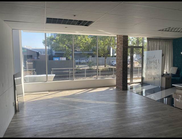 150M² SHOWROOM TO LET IN BALLITO CENTRAL