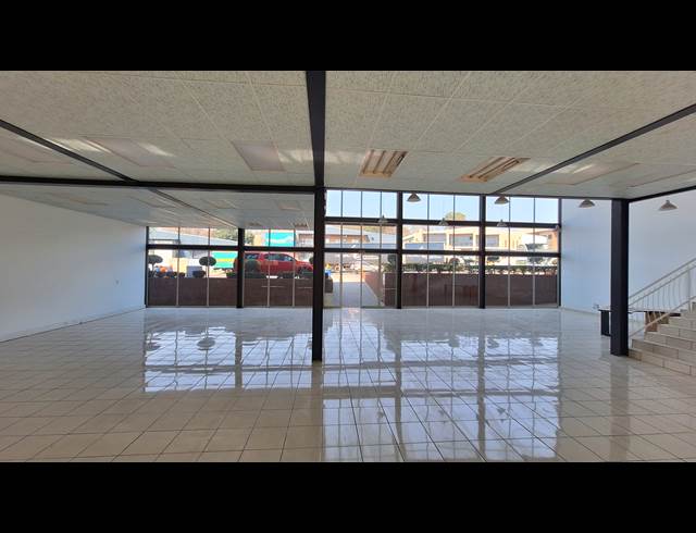 483M² SHOWROOM TO LET IN NORTH RIDING