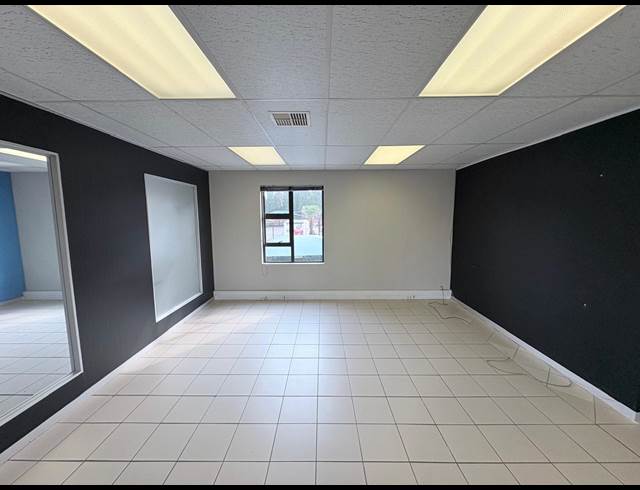 140M² OFFICE TO LET IN FOURWAYS
