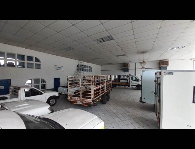 2,300M² SHOWROOM TO LET IN ANDERBOLT
