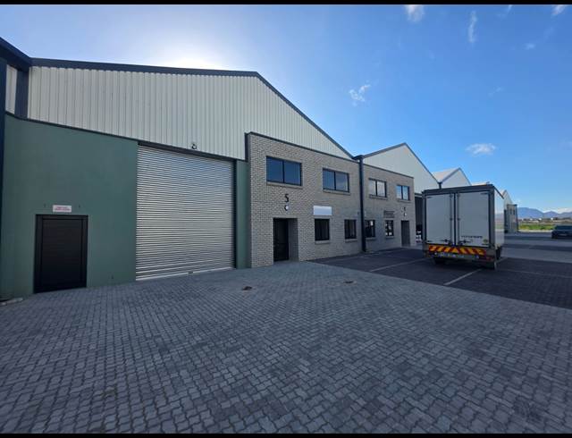 1,232M² WAREHOUSE TO LET IN FIRGROVE