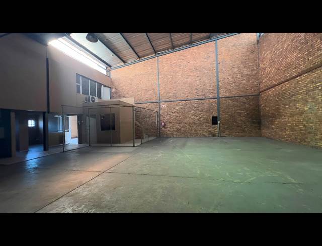 240M² WAREHOUSE TO LET IN DRIEHOEK
