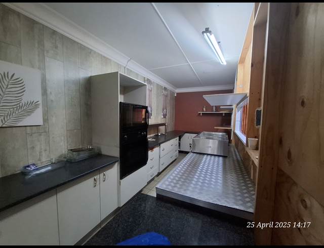 210M² BUILDING TO LET IN PIONEER PARK