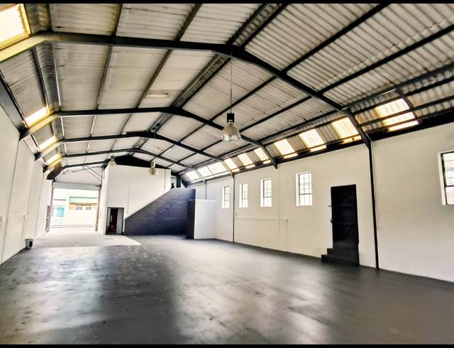 360M² WAREHOUSE TO LET IN WOODSTOCK