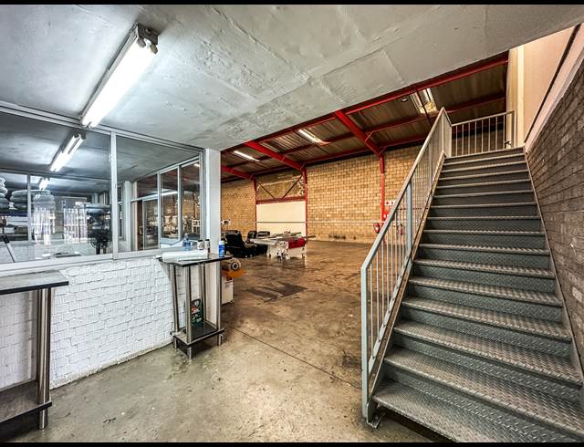 1,248M² WAREHOUSE TO LET IN MEADOWDALE