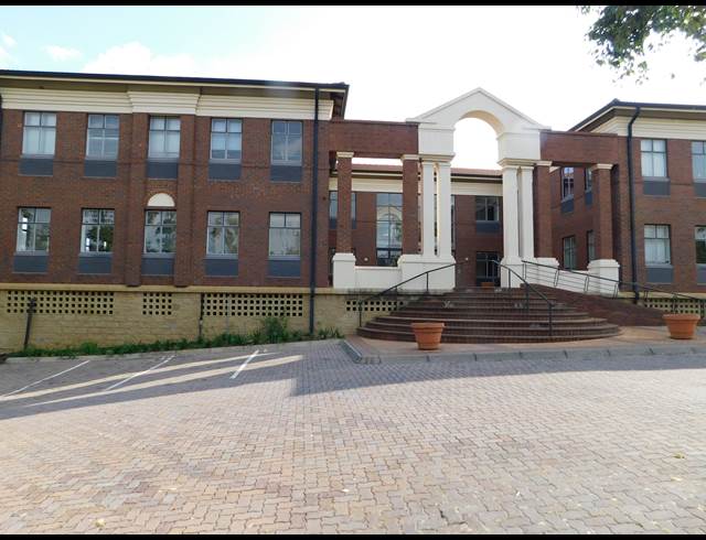1,850M² OFFICE TO LET IN LYME PARK