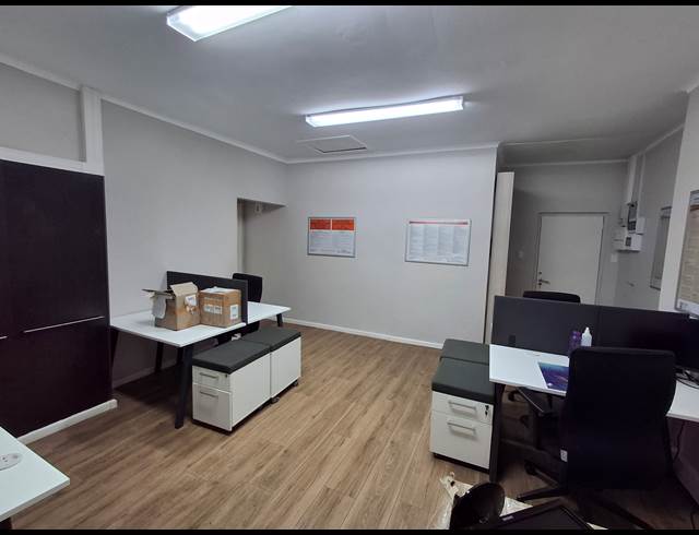 180M² OFFICE TO LET IN VINCENT