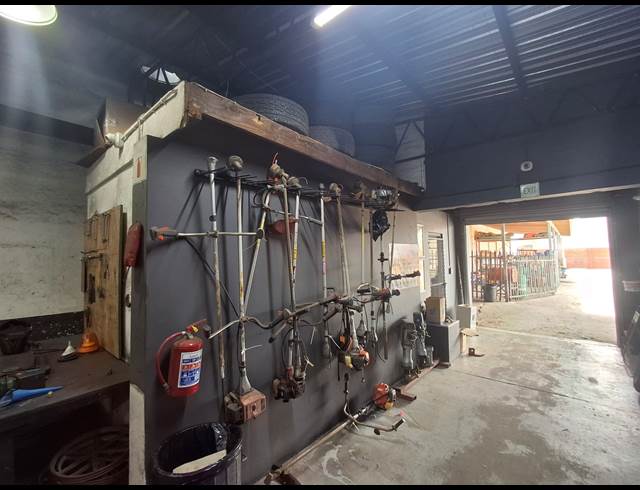 1,420M² WORKSHOP TO LET IN ARCADIA