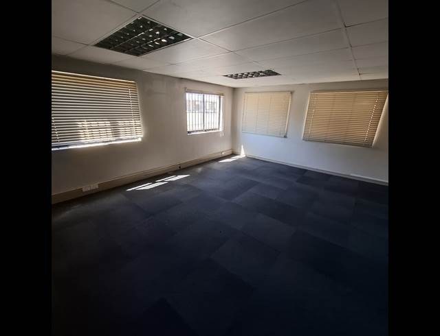 217M² FACTORY TO LET IN BRACKENFELL CENTRAL