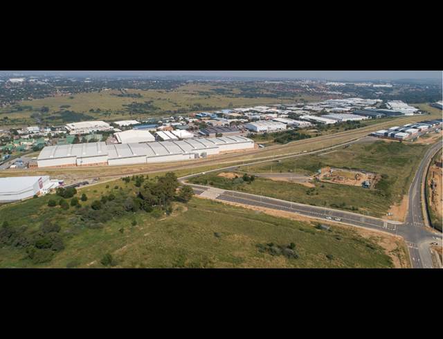 8,470M² WAREHOUSE TO LET IN LINBRO PARK