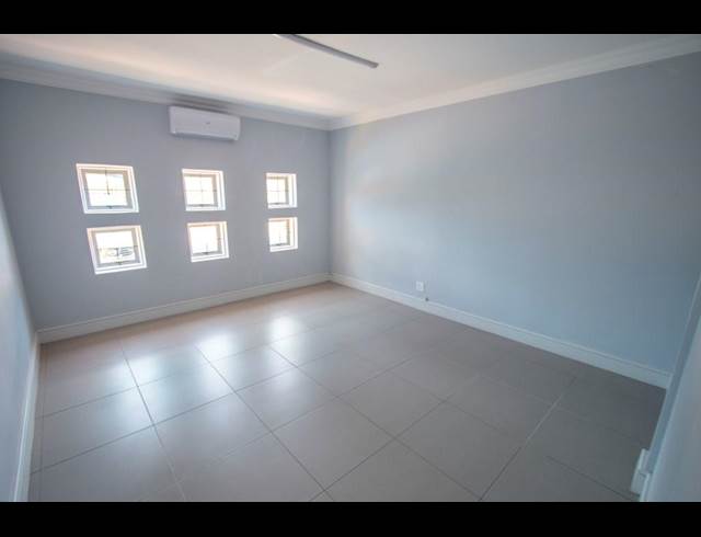 1,545M² WAREHOUSE TO LET IN HALFWAY HOUSE