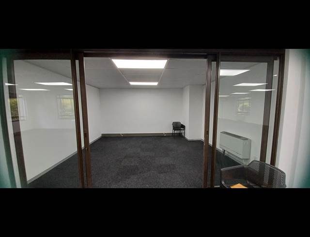 448M² OFFICE TO LET IN HYDE PARK