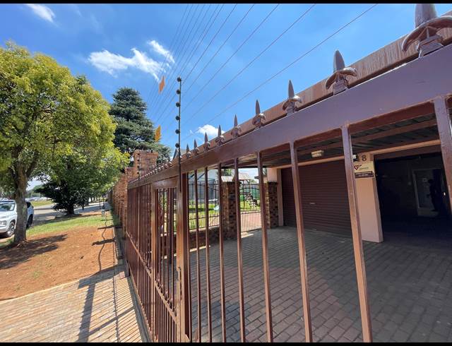 245M² OFFICE TO LET IN PARKRAND