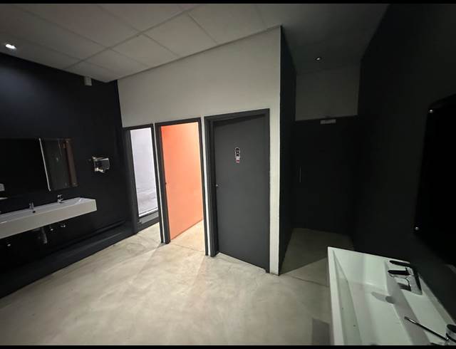 1,000M² OFFICE TO LET IN WOODSTOCK