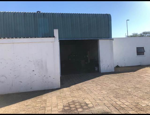 237M² WAREHOUSE RENTED IN SAXENBURG PARK 1