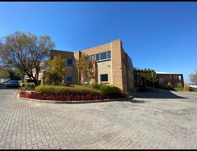 615M² WAREHOUSE TO LET IN KYALAMI