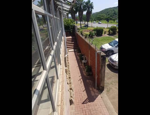 500M² BUSINESS CENTRE TO LET IN PHOENIX INDUSTRIAL