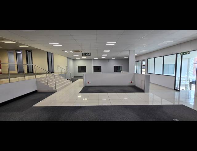 1,050M² SHOWROOM TO LET IN NORTH RIDING