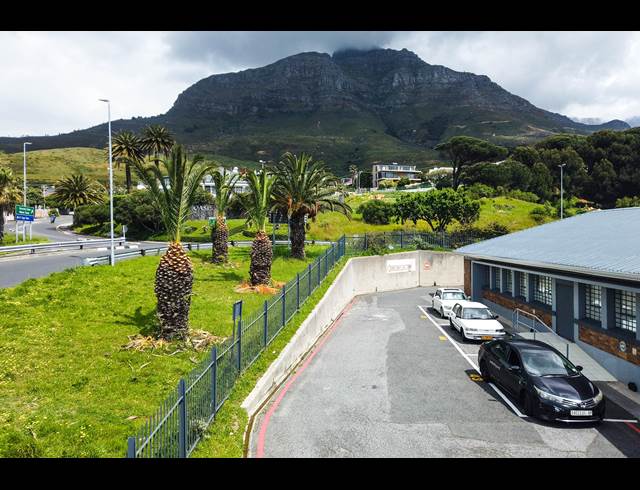 1,255M² BUSINESS TO LET IN WOODSTOCK