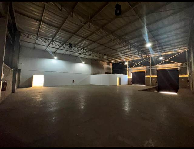 600M² WAREHOUSE TO LET IN MEADOWDALE