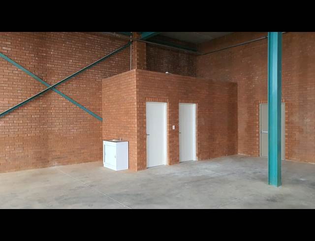 1,581M² WAREHOUSE TO LET IN ORMONDE