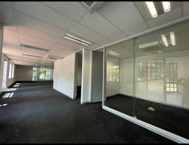 364M² OFFICE TO LET IN LYME PARK