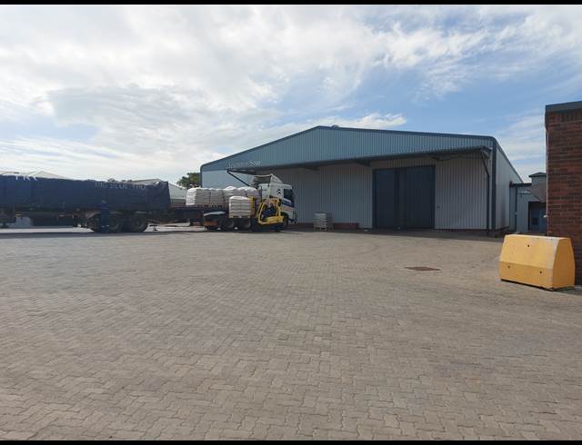 1,350M² WAREHOUSE TO LET IN WOODBROOK