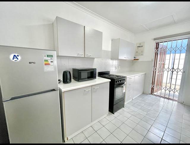 3 bed property to rent in RONDEBOSCH EAST