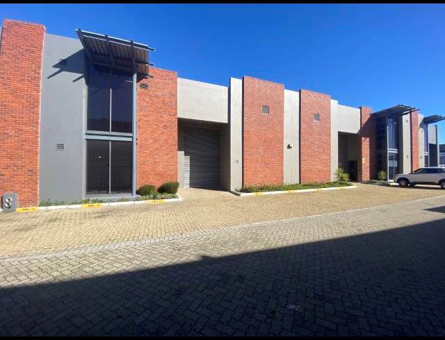 302M² WAREHOUSE TO LET IN STIKLAND INDUSTRIAL