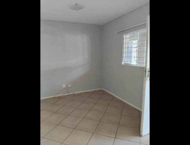 1 BEDROOM PROPERTY TO RENT IN DIE BULT