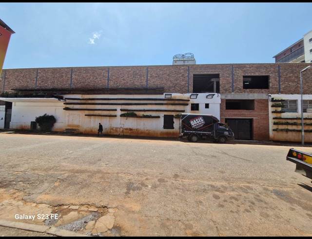 500M² WAREHOUSE TO LET IN NEWTOWN