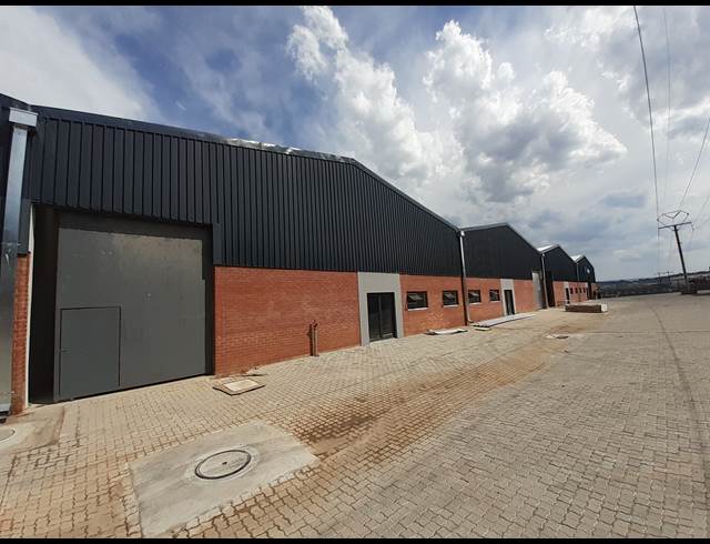 435M² WAREHOUSE TO LET IN COSMO BUSINESS PARK