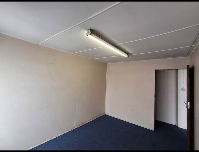 180M² BUILDING TO LET IN ARCADIA