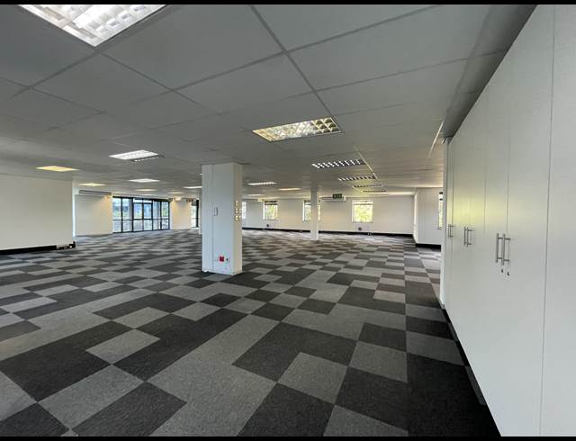 725M² OFFICE TO LET IN BRYANSTON
