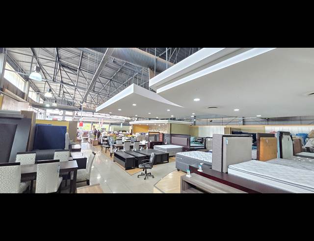 1,200M² SHOWROOM TO LET IN STRUBENSVALLEI