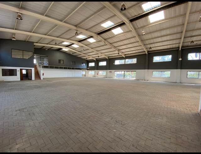 1,400M² WAREHOUSE TO LET IN PRINCESS AH