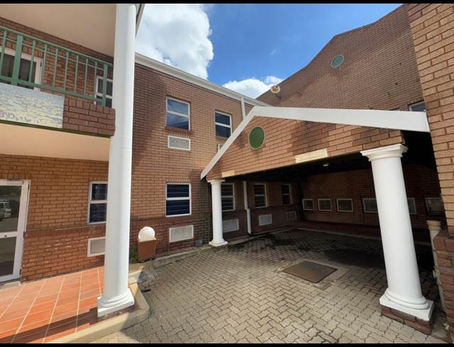 1,500M² WAREHOUSE TO LET IN CROWN