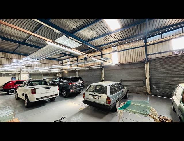 350M² WAREHOUSE TO LET IN FLORIDA