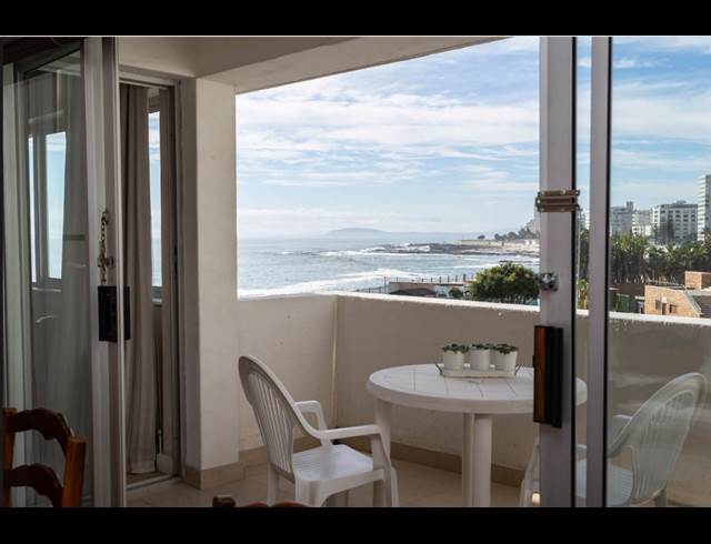 2 bed property to rent in SEA POINT