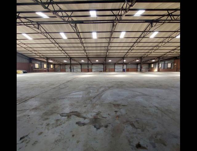 2,400M² WAREHOUSE TO LET IN FAIRLEADS