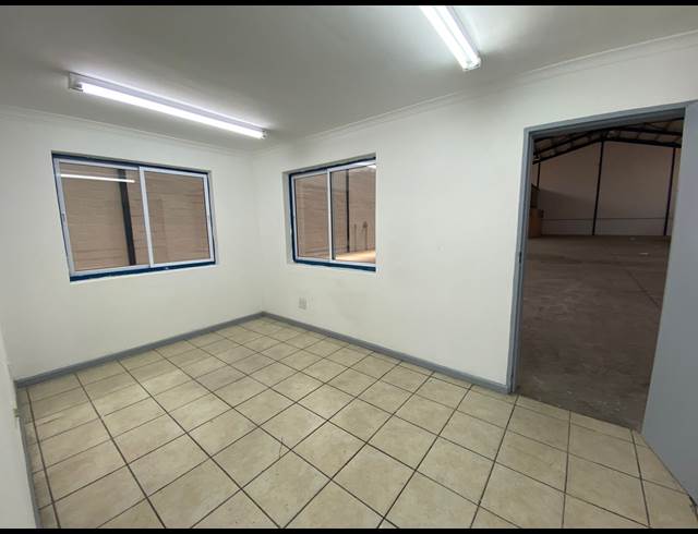 1,250M² WAREHOUSE TO LET IN KILLARNEY GARDENS